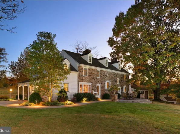 9 Hayhurst Dr, Newtown, PA 18940