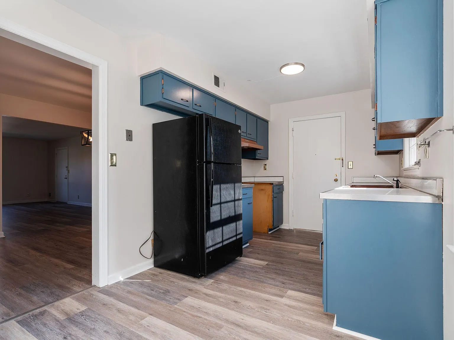 4056 Massie Ave — Photo 3