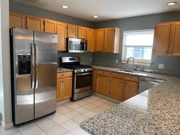 277 Juniper Dr, South Burlington, VT 05403