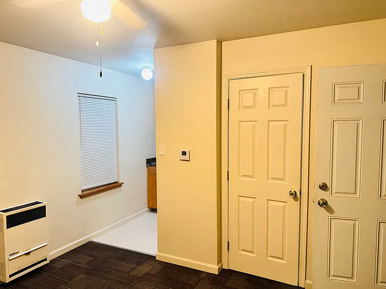 1293 Clover Dr #C — Photo 11