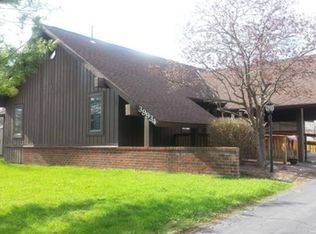 39934 Jason Ct, Novi, MI 48375