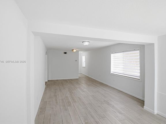 4th image of 1431 NW 30th St