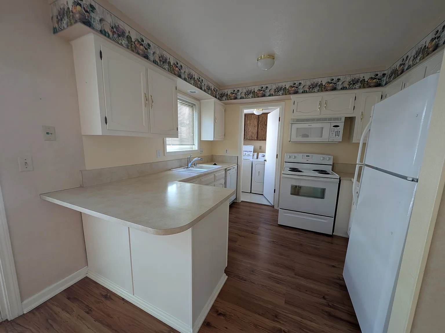 Caroline Ave, Mount Shasta — Photo 1