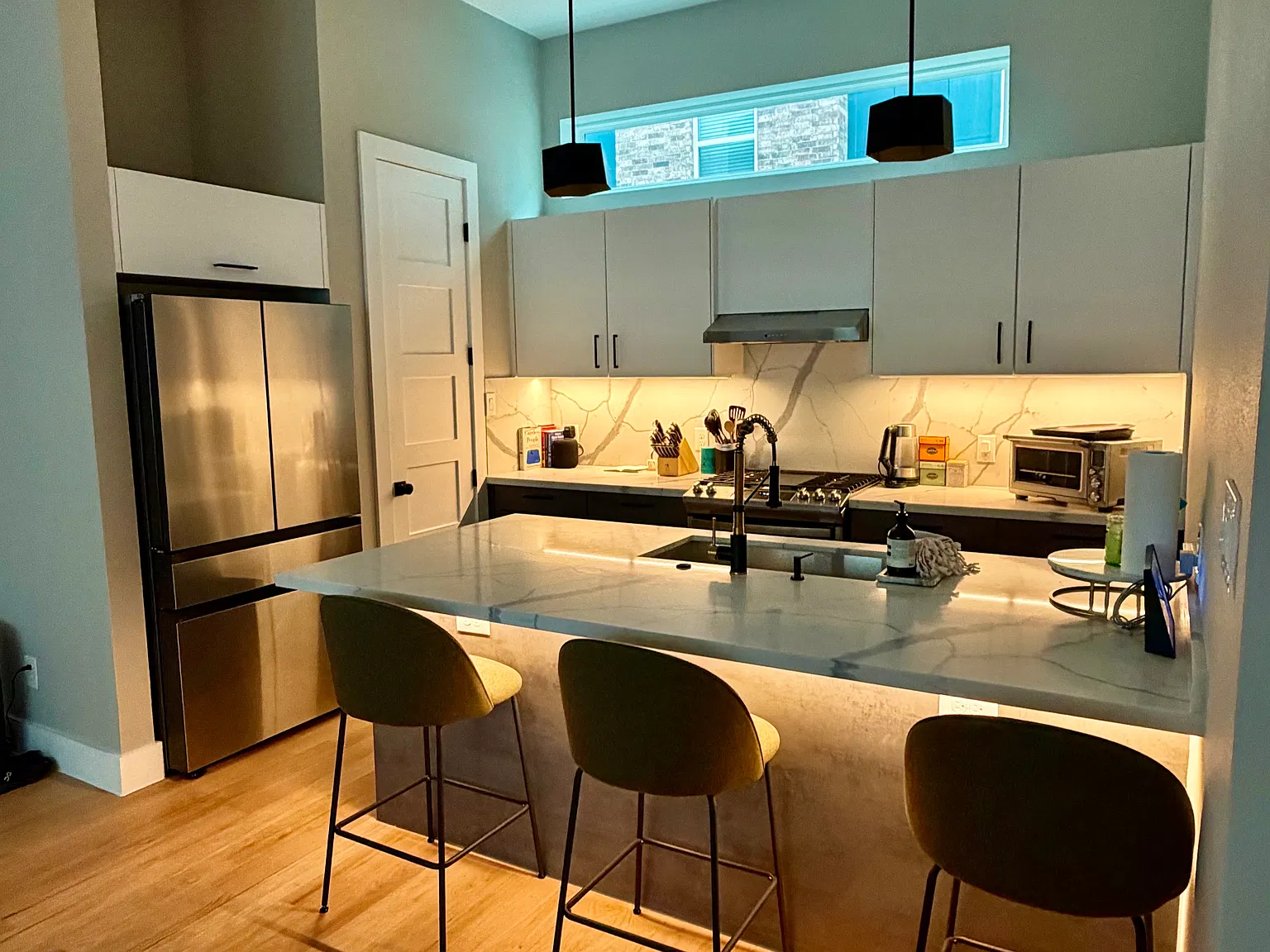 2 bed, 2.5 bath, 1573 sqft, $4,900 — Photo 3