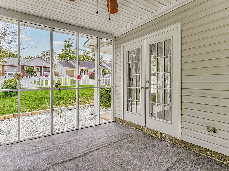 3420 Riverside Dr — Photo 9