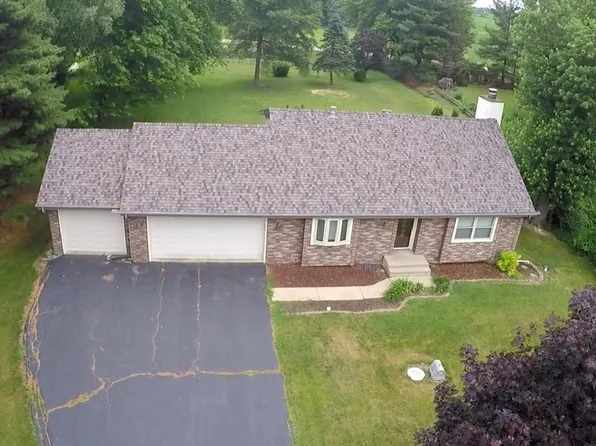 8115 Highview Dr, Winnebago, IL 61088