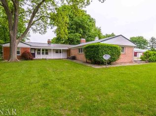 14016 Dry Grove Rd, Bloomington, IL 61705