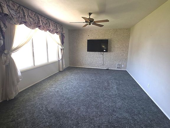 3rd image of 2872 Janis Dr