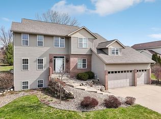 906 James Ct, Waunakee, WI 53597