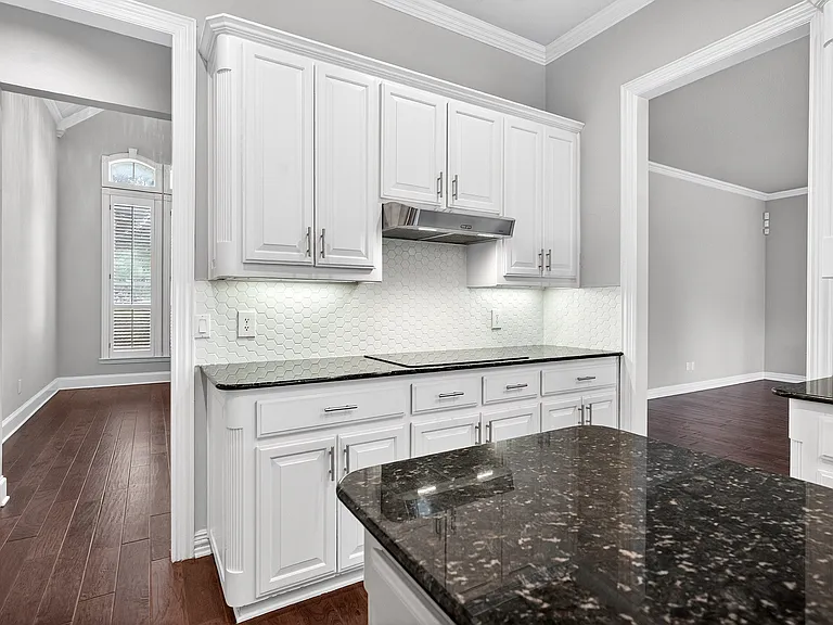 1210 Forest Hills Dr — Photo 12