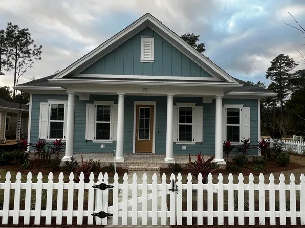 701 Reindeer Rd, Niceville, FL 32578