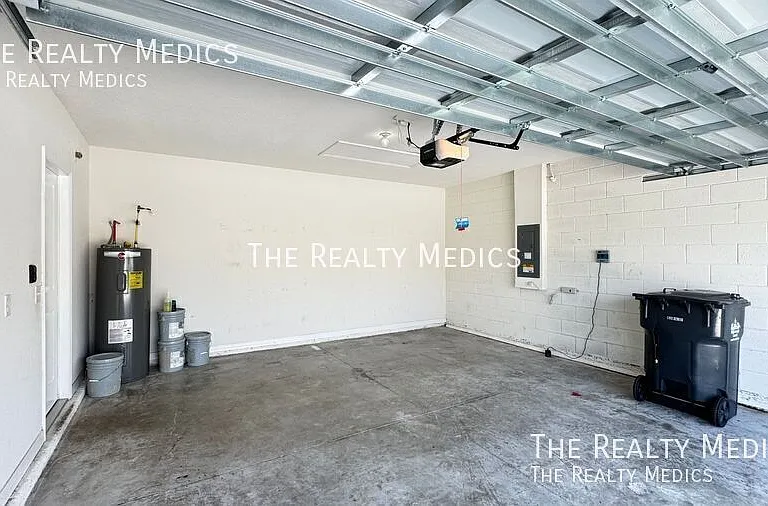 10906 Carlton Fields Dr — Photo 36