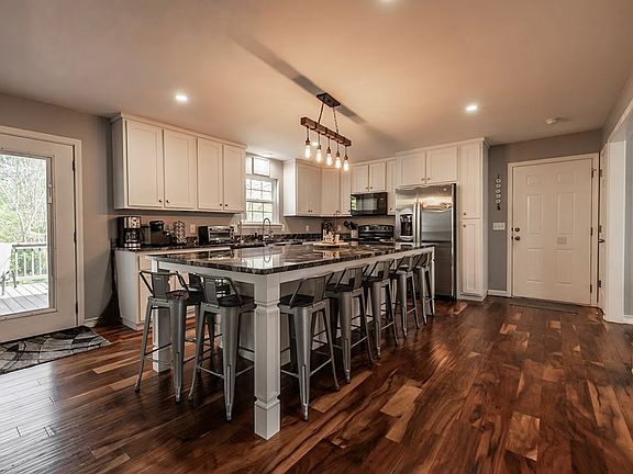 2nd image of 71 Ruby Ln