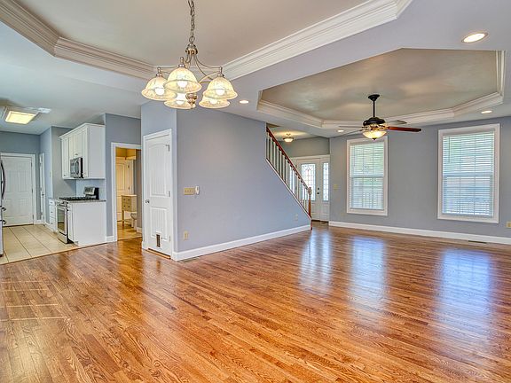 5th image of 307 Silver Oak Dr