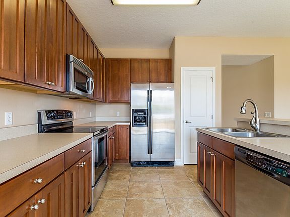 5th image of 10121 Stratford Pointe Ave