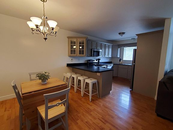 2nd image of 643 N Lynnbrook Dr