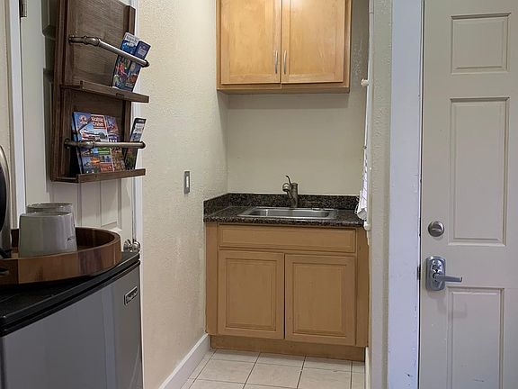 Mini kitchenette with Microwave, Mini Oven and Refrigerator