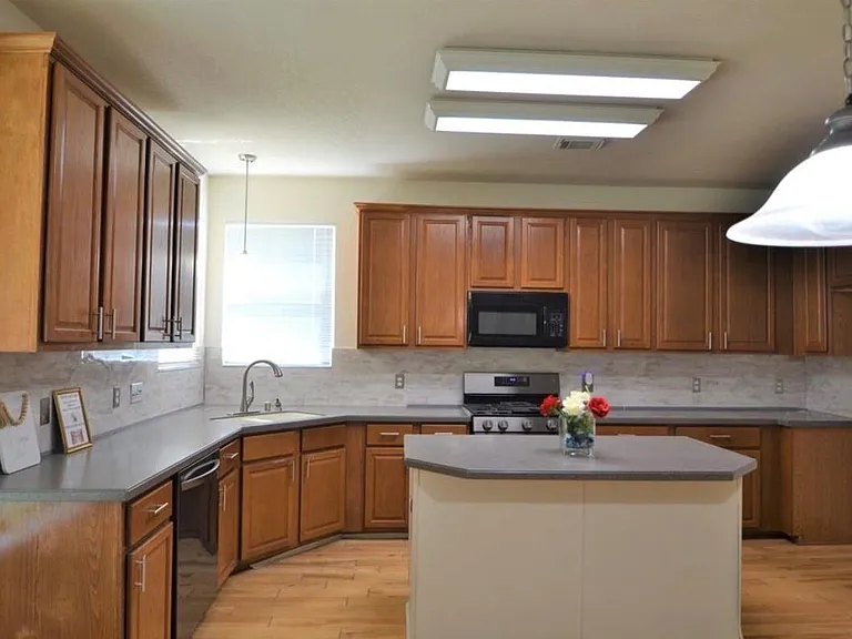 2110 Banfield Ct — Photo 12