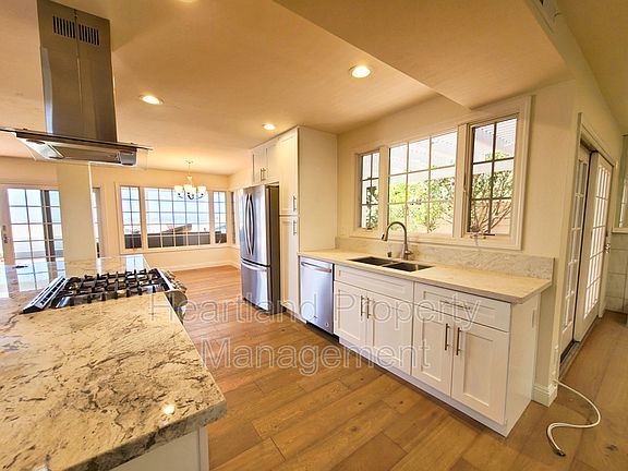 5th image of 3041 Driscoll Dr