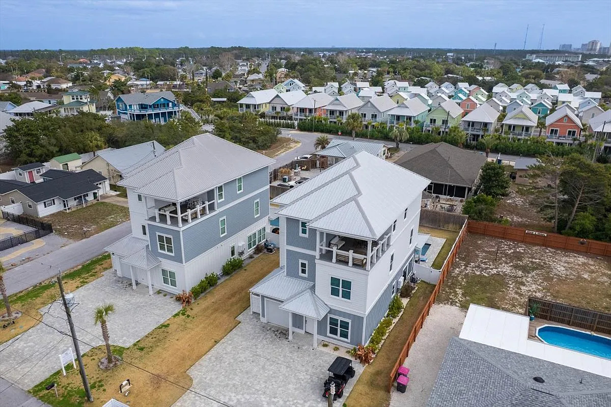 8 bed, 3945 sqft, $30,000 — Photo 1