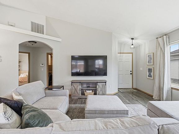 4th image of 10103 W Barberry Rd