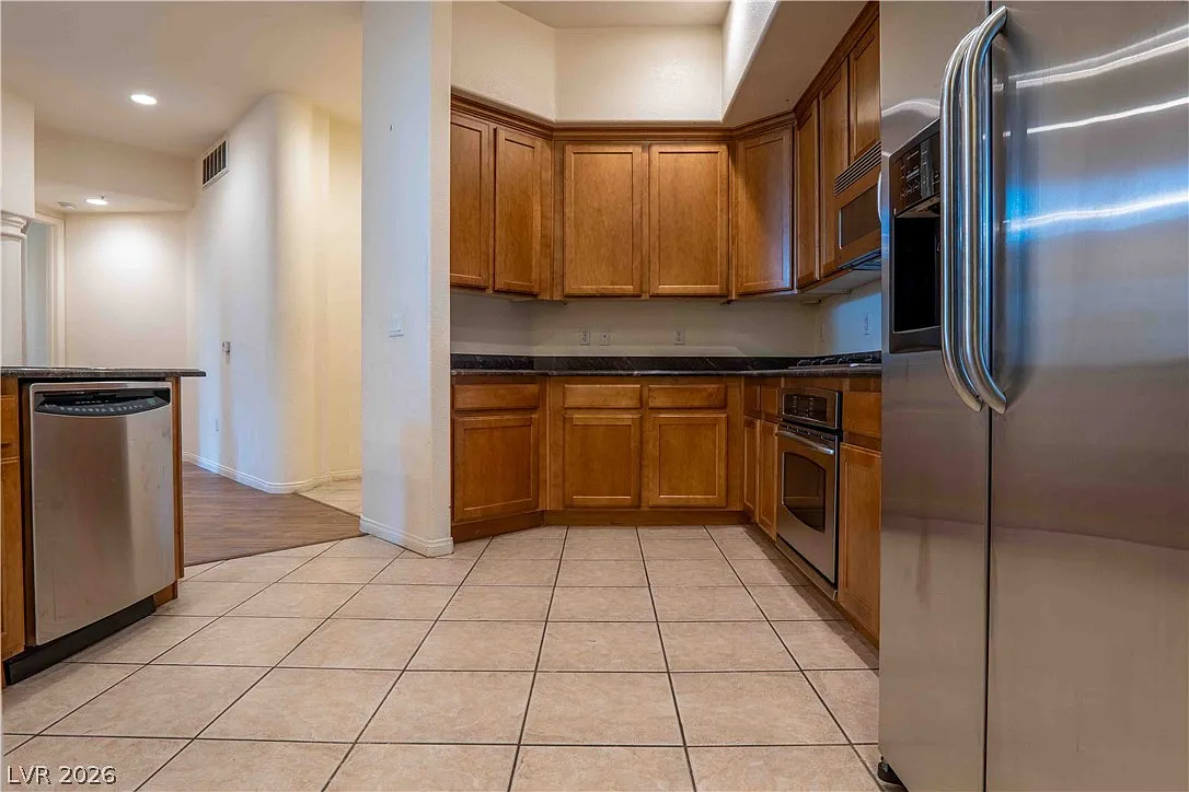 3 bed, 2.0 bath, 1703 sqft, $2,450 — Photo 3