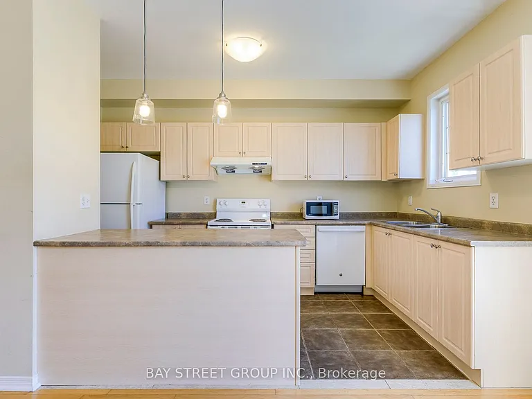 2413 Whistling Springs Cres — Photo 12