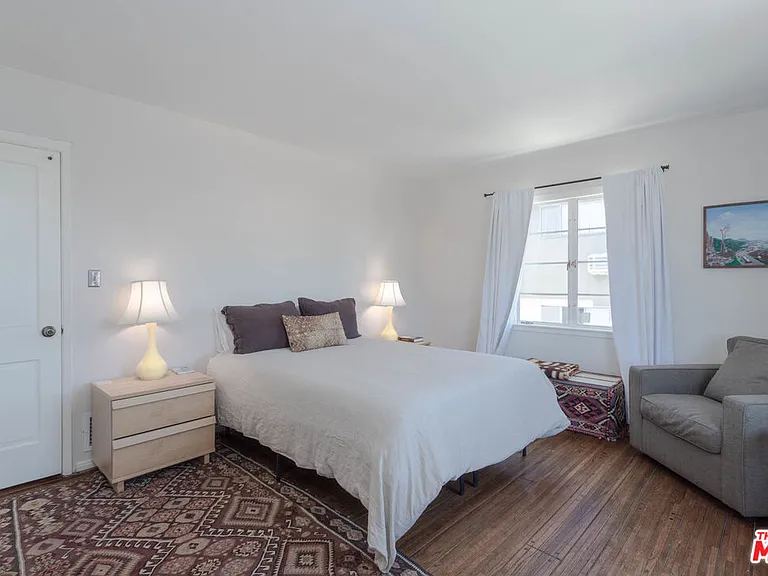 10959 Strathmore Dr — Photo 25
