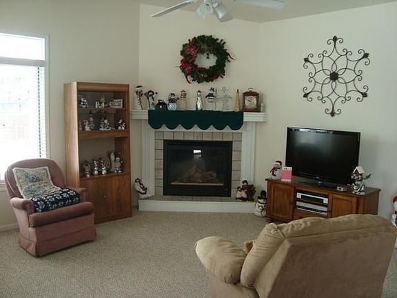 2nd image of 130 Lexington Ct