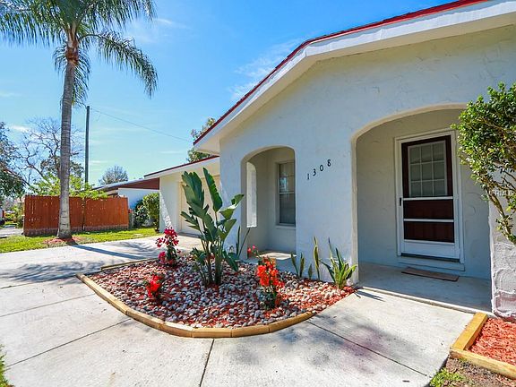 3rd image of 1308 Pleasant Pl