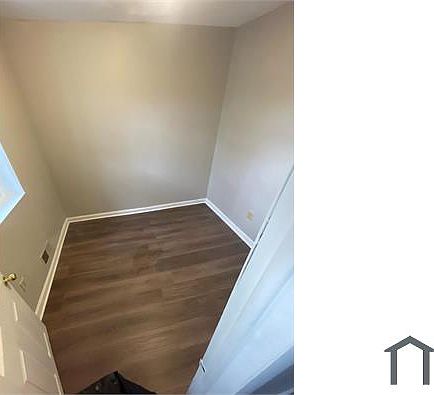 2nd image of 2940 Westmont St