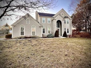 W144N10377 Raintree Dr, Germantown, WI 53022