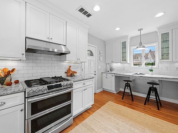 4th image of 1800 Cambridge Blvd