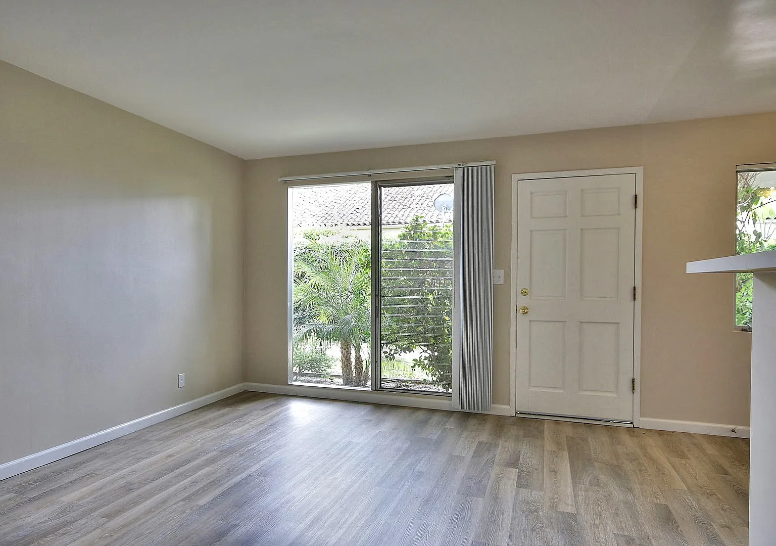 1120 Laguna Street — Photo 2