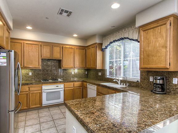 4th image of 125 Elderberry Ln