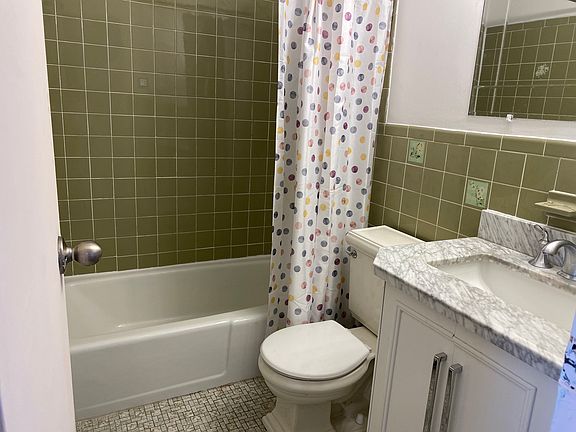 3rd image of 35 Fairfield Ave APT 12