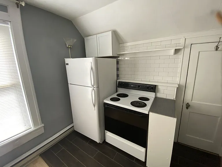 253 Eastern Ave SE - 1 — Photo 11