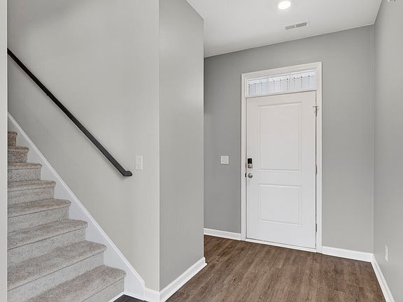5th image of 825 Seathwaite Lane SE