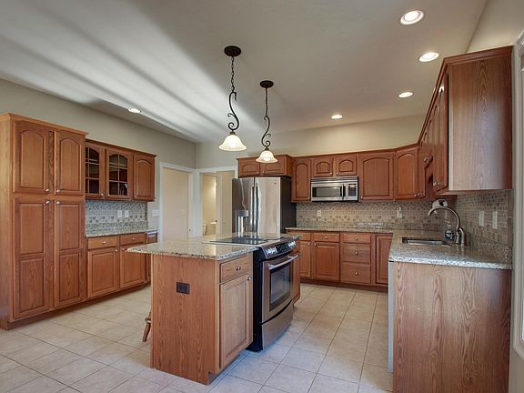 2nd image of 4300 Tennyson Ln