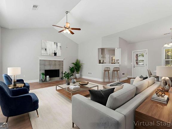 3rd image of 3022 Lake Park Trl