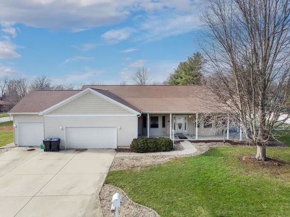 13730 Lucca Forest Dr, Bloomington, IL 61705