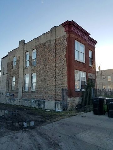 2nd image of 2703 W Polk St