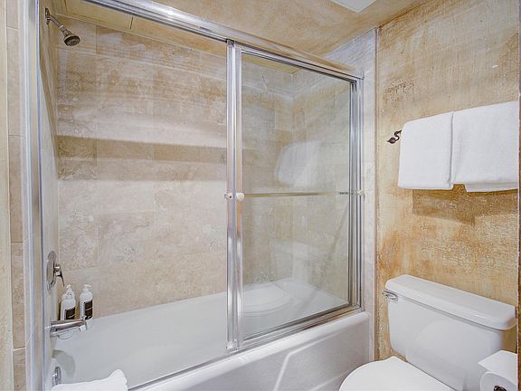 Bathroom with Bathtub/Shower Combo