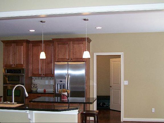 3rd image of 1429 Niagara Ct