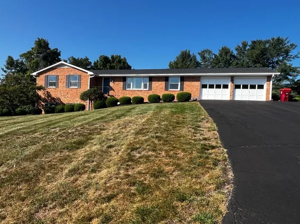 1818 Saint Andrews Cir, Blacksburg, VA 24060