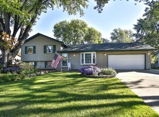 10137 Raven St NW, Coon Rapids, MN 55433