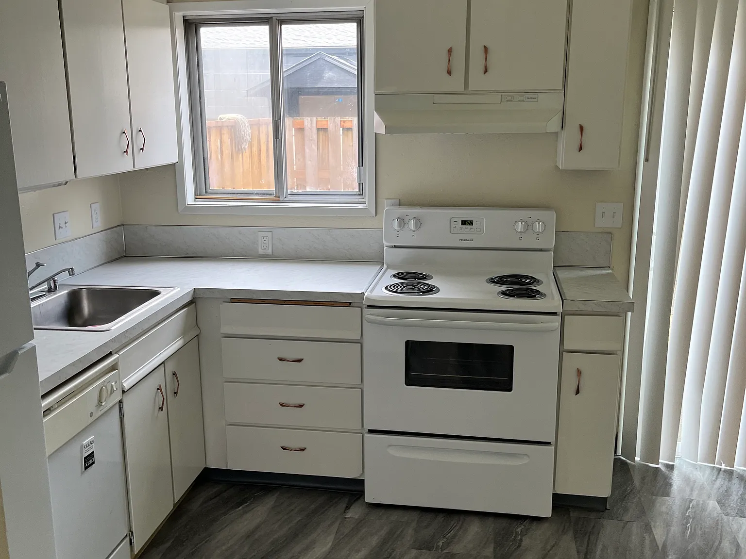 2 bed, 1.5 bath, 1000 sqft, $1,650 — Photo 4