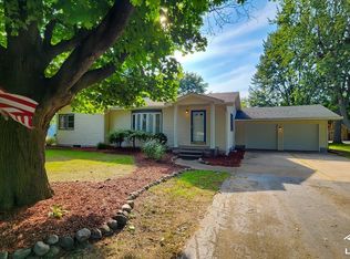 2735 Vivian Rd, Monroe, MI 48162