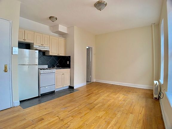 2nd image of 246 Bradhurst Ave APT 57