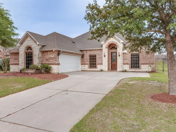 700 Saddlebrook Dr, Desoto, TX 75115